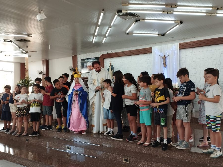 Missa das Crianças - Entrega de terços para as crianças da catequese. 05052024 - 10h (13)