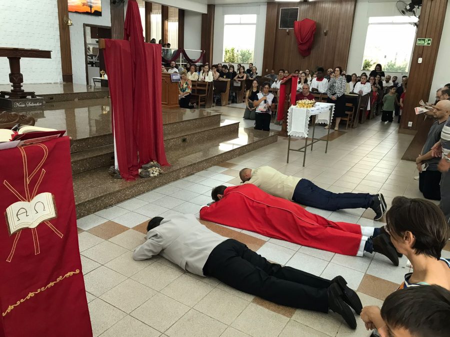 Sexta-Feira Santa - Celebração da Paixão